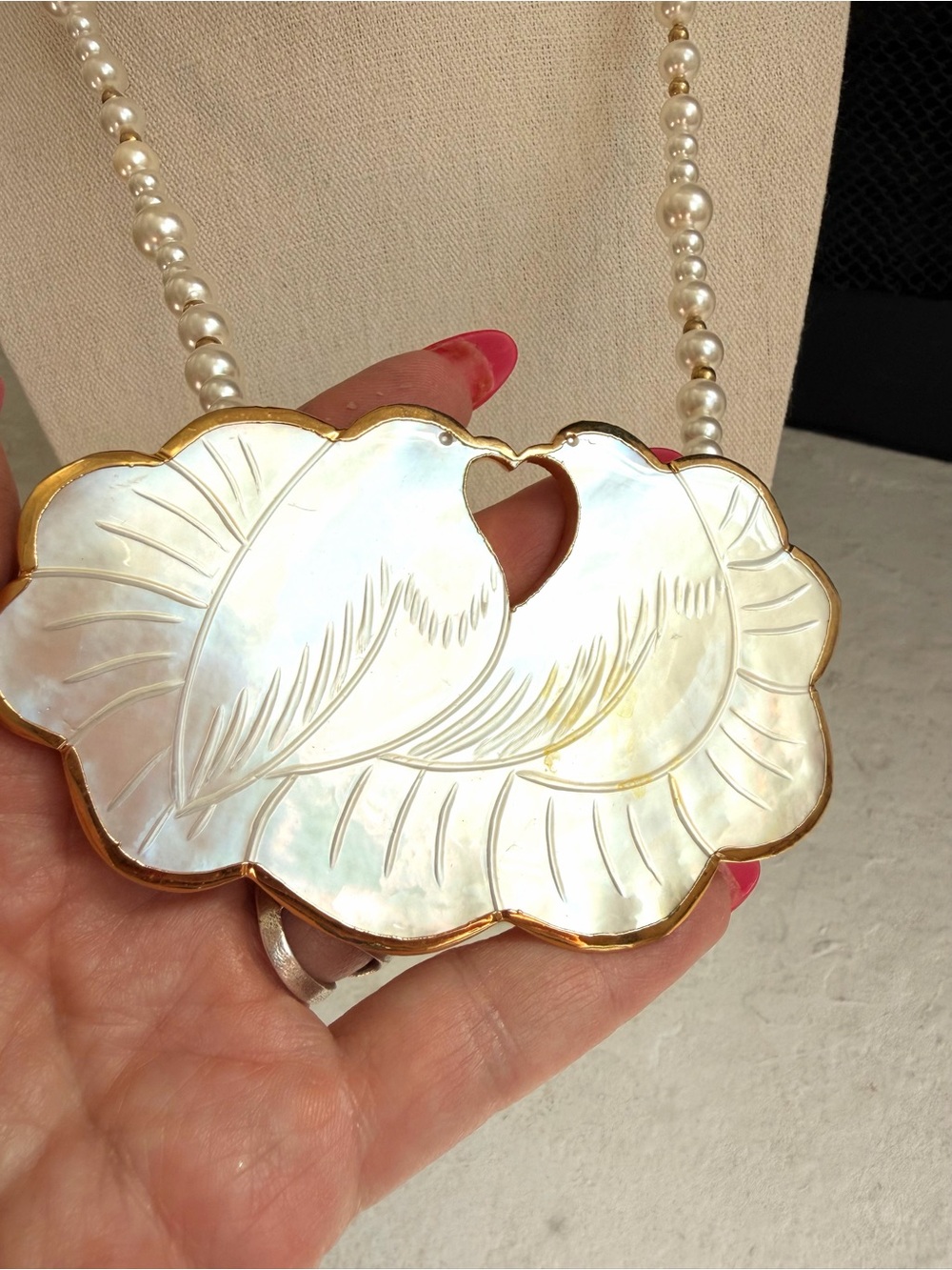 Vintage 80s Carla Jordan Artisan Lovebirds Shell Pearl Necklace 24”